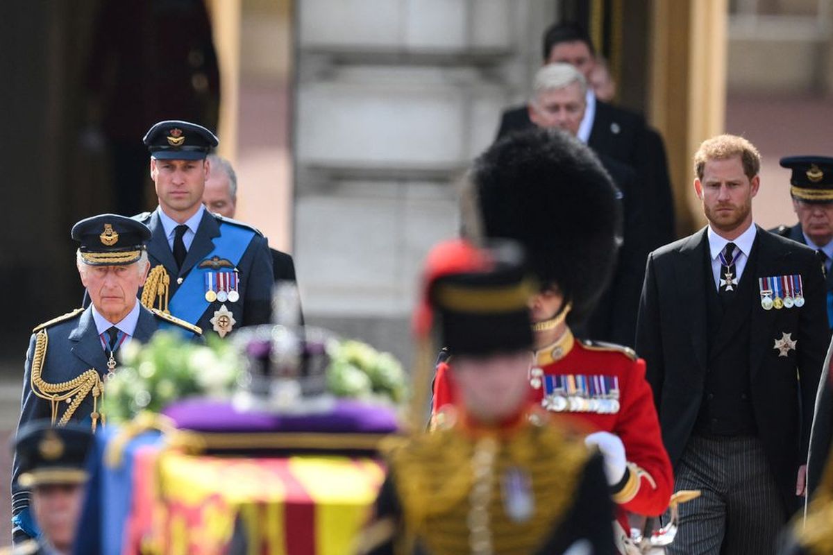 King Charles, William And Harry Reunited In Grief To Escort Queen's ...